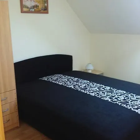アパート Biserka Apartman