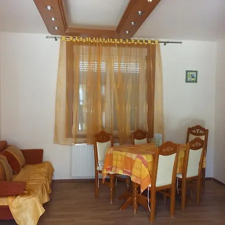 Biserka Apartman * Peçuy